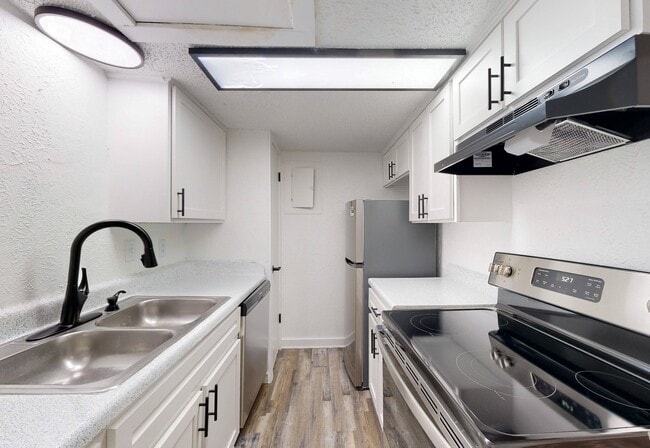 Photo - Regency Apartments