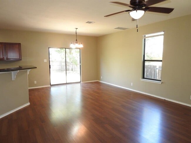 Photo - 571 New Country Rd