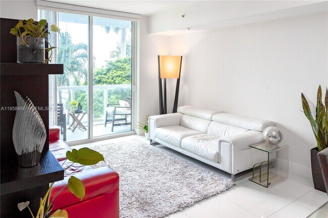 Photo - 253 NE 2nd St Unidad 903