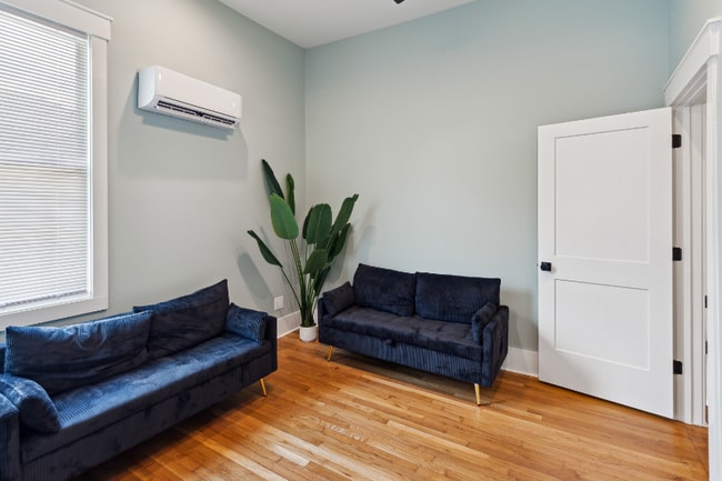 Photo - 1133 E Henry St