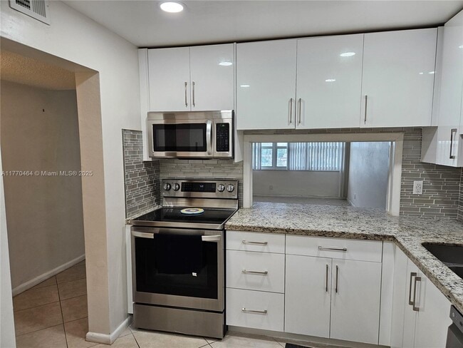 Photo - 330 SE 2nd St Unit 504G