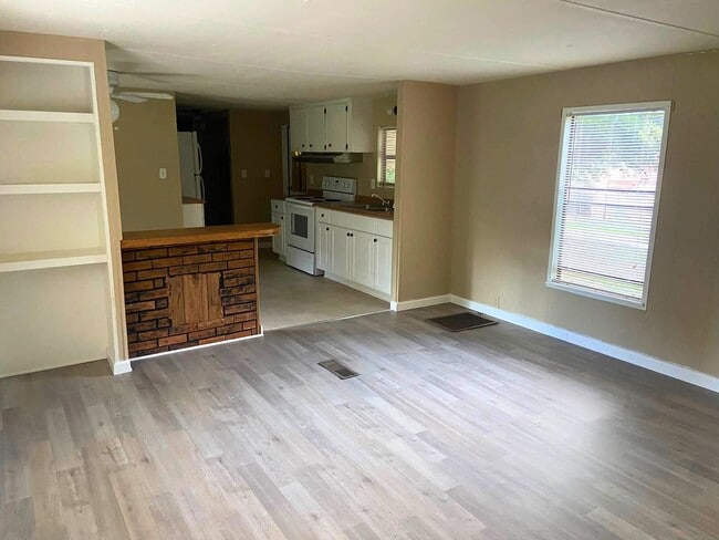 Photo - 110 Woodland Dr