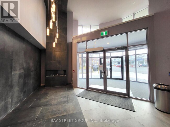 Photo - 2433 Dufferin St Unit 206