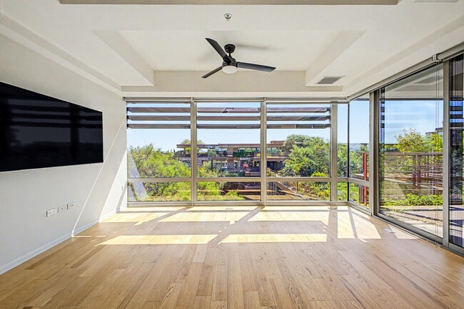 Building Photo - 7151 E Rancho Vista Dr Unit 6009