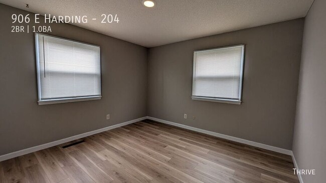 Photo - 906 E Harding-204