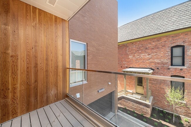 Photo - 2805 Brush St