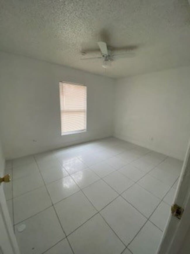 Photo - 2BR/1BA  TRIPLEX LOCATED DOWNTOWN ORLANDO