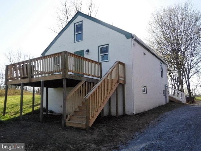 Photo - 756 Wiltshire Rd