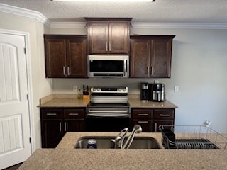 Photo - 628 Amhearst Row