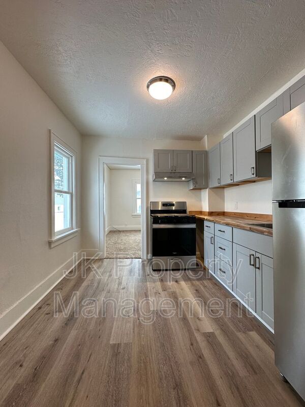 Photo - 615 8th Ave S