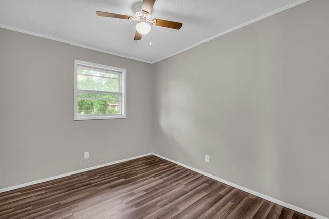 Photo - 405 Summerhaven Dr