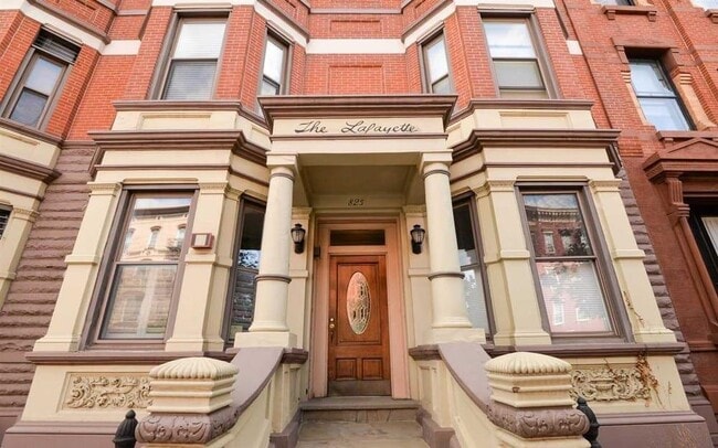 Photo - 825 Washington St