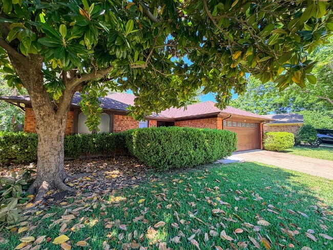 Photo - 3 Bedroom, 2 Bath Home in Burleson - Great Location!