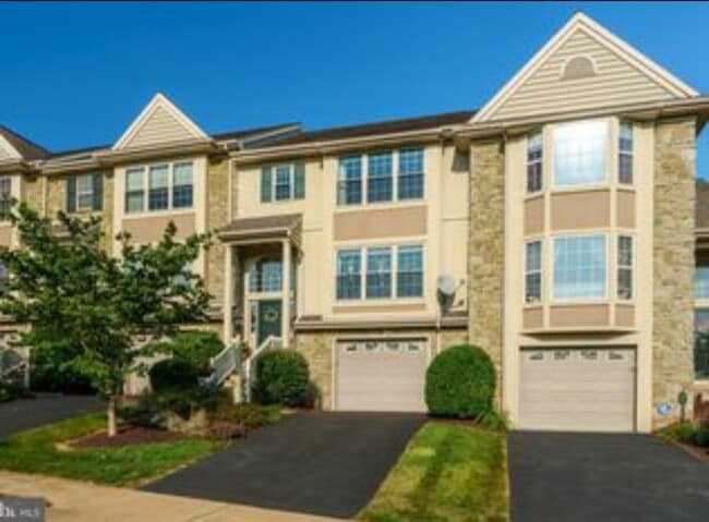 Photo - 719 Skywalk Ln Townhome