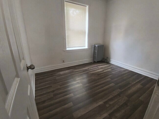 2542 W 64th St