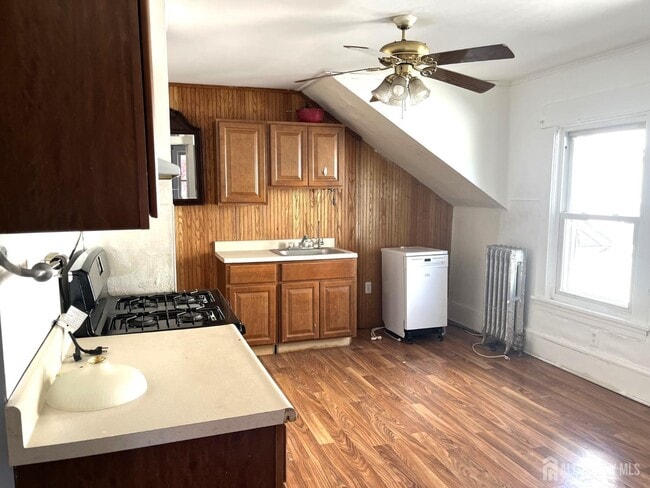 Photo - 140 Barnard St