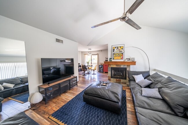 Photo - 3459 Reynard Way