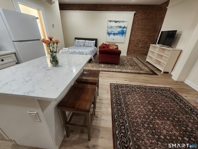 844 Grand Ave Unit 1B