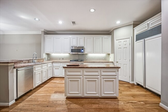 Photo - 4443 Castle Ct Pl