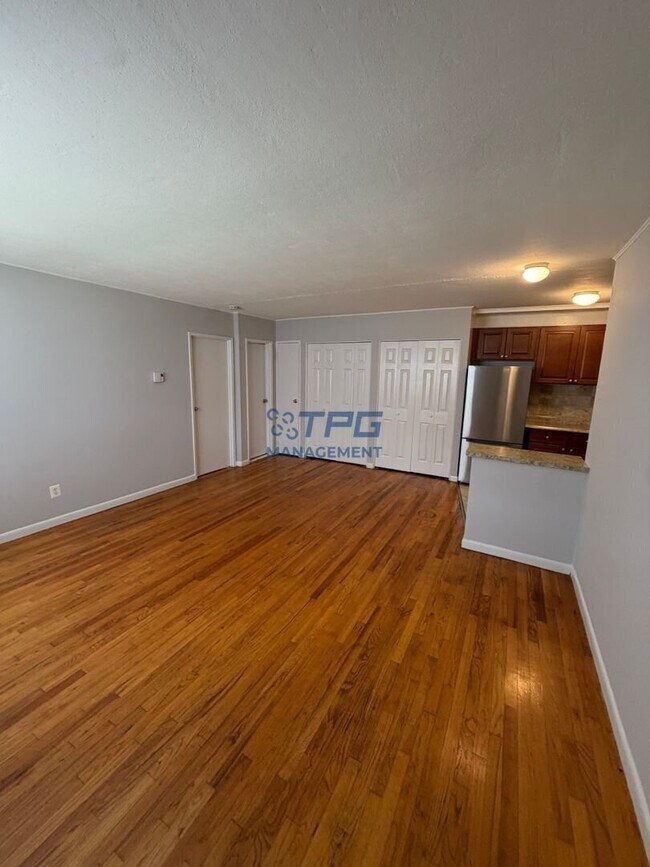 Building Photo - 239 Spring St Unit B-7