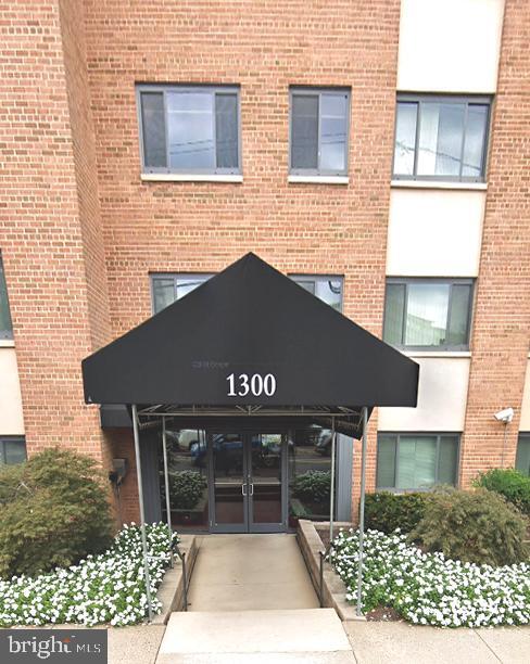 Building Photo - 1300 S Arlington Ridge Rd Unit 512 Rental