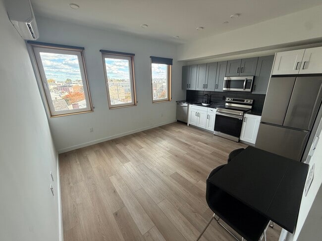 Building Photo - 1308-10 N. Front Unit 10