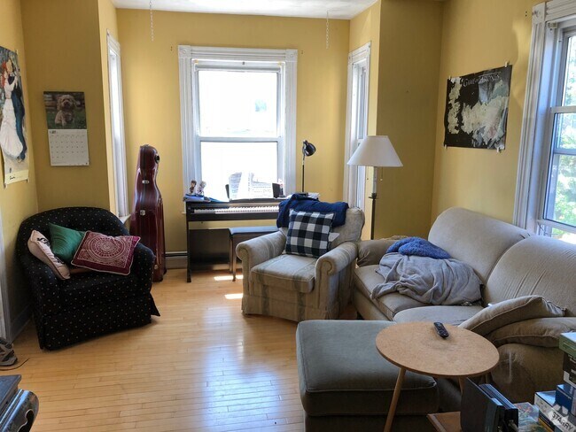 Building Photo - 11 Thorndike St Unit 2 Rental