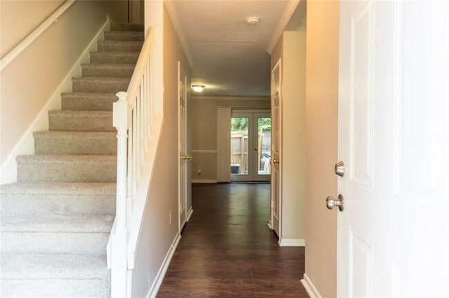 Photo - 721 Redland Dr