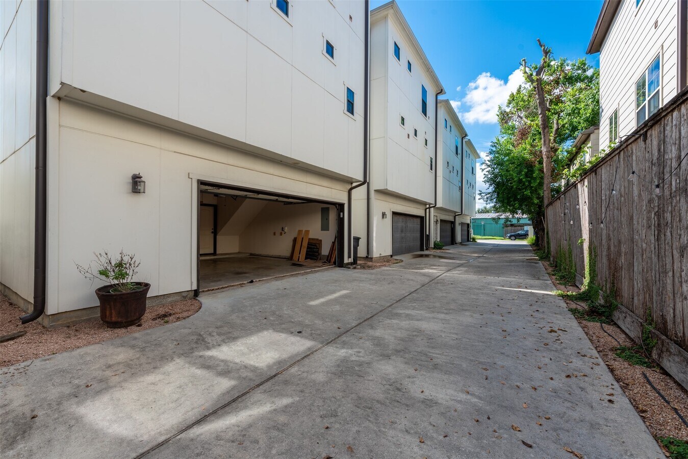 Photo - 905 W 22nd St