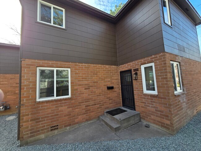 Photo - 1213 Gordon Ave Unidad 1211 Gordon Ave