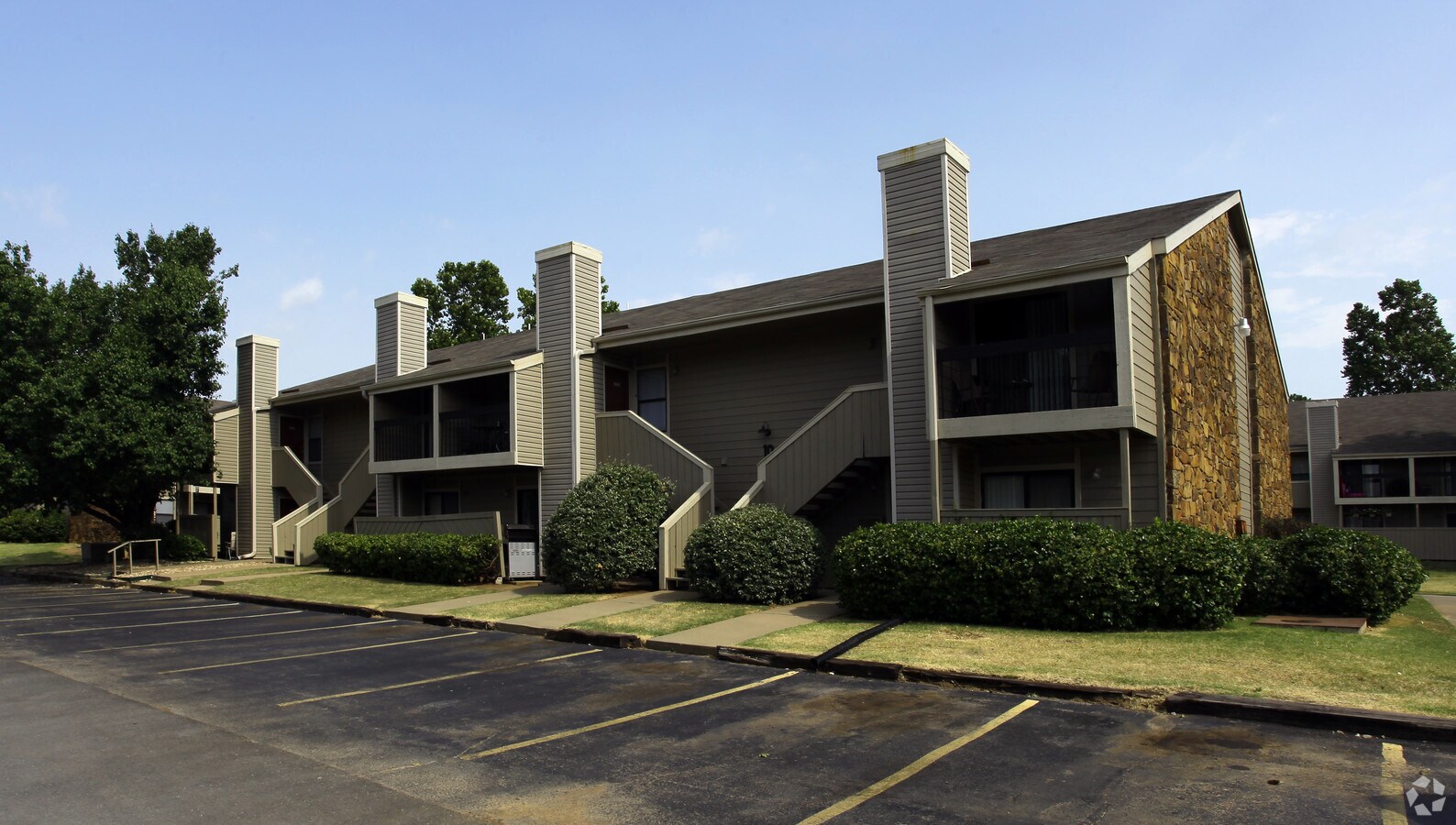 Raintree Apartments - Raintree Apartments
