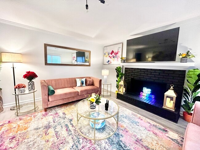 Photo - 225 Whitehurst Way