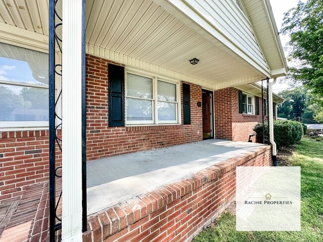 Photo - Beautiful Brick Ranch in Taylors, SC