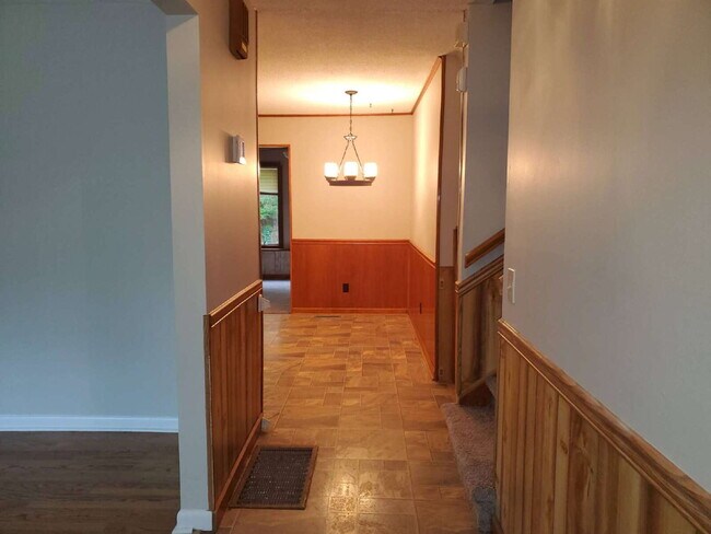 "Spacious 5-Bedroom Retreat with 3 Full Baths in Huntsville – Your Perfect Family Home Awaits!"