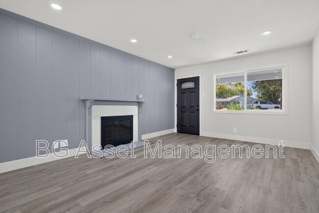 Photo - 1910 Encima Dr