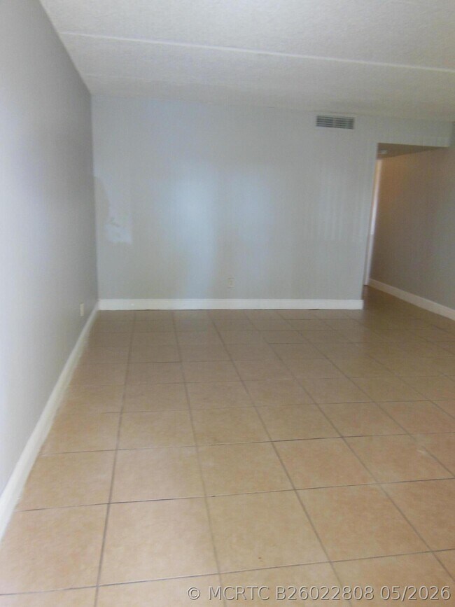 103 Meadows Cir