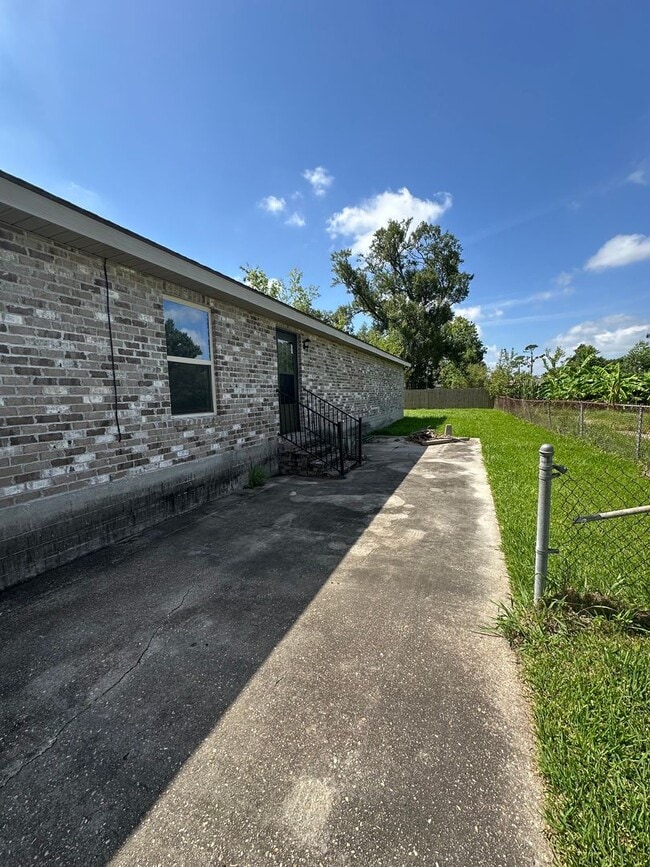 Photo - 1406 Memory Ln