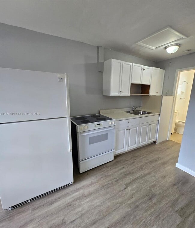 Photo - 3971 SW 12th Pl Unit 2