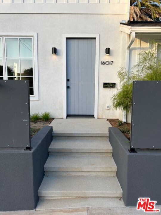 16017 Ysidro Pl