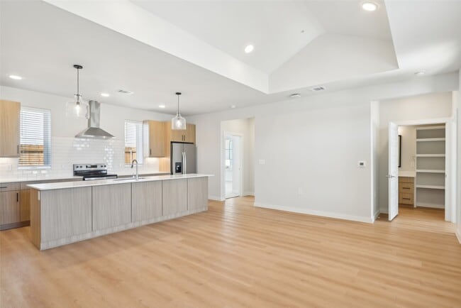 Building Photo - 3651 S Custer Rd