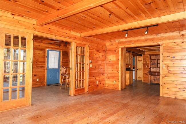 Photo - 618 Clapp Hill Rd