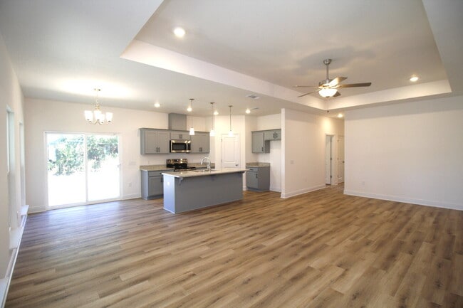 Photo - Modern 3-Bedroom Home with Granite Counter...