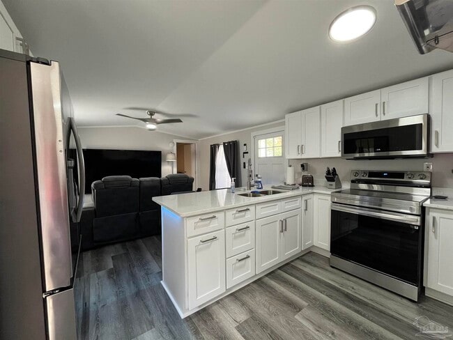 Photo - 5275 Cartier Dr
