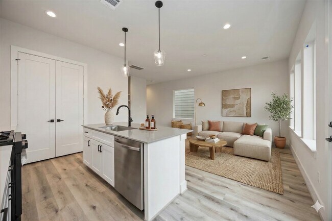 Photo - 6107 Campos Dr