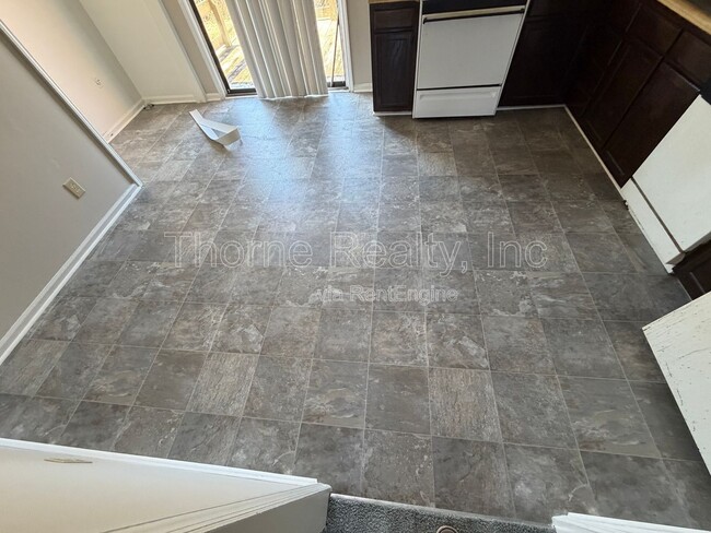 Photo - 402 Holly Ct