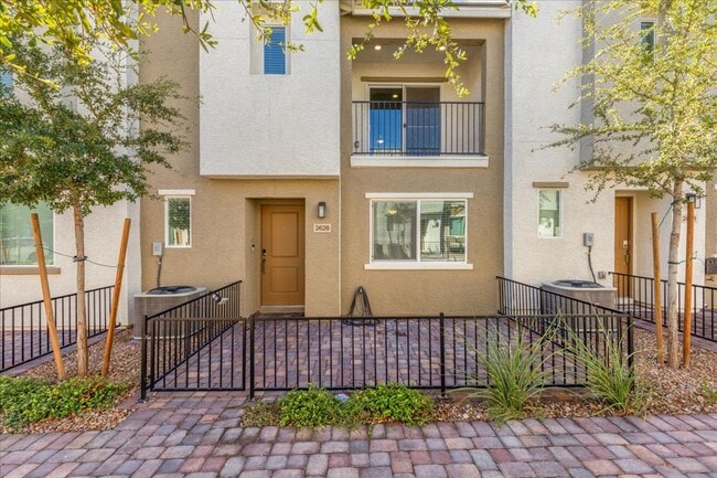 Building Photo - Spacious 3 Bd, 2Bath Open Concept Townhous...