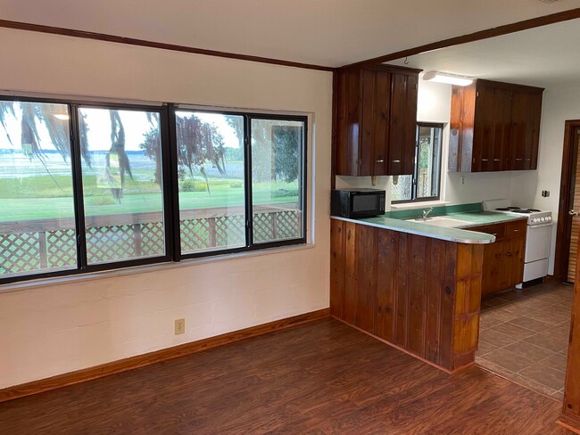 855 S Lawrence Blvd Unit Cottage