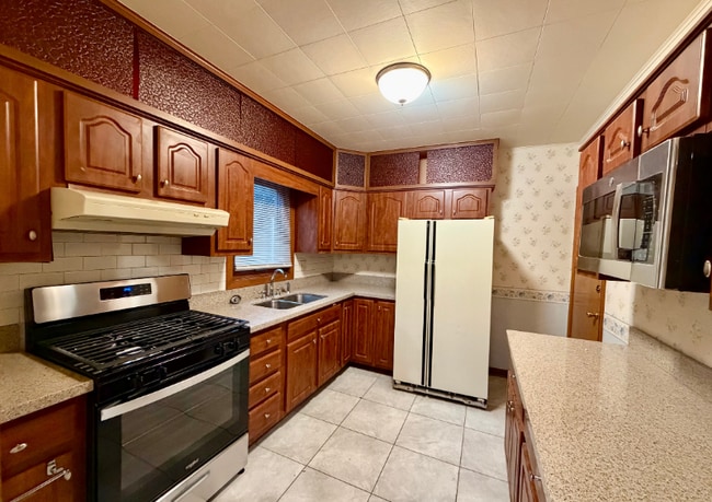 Photo - 1718 Lake Ave