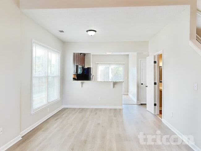 Photo - 1672 Woodsford Rd