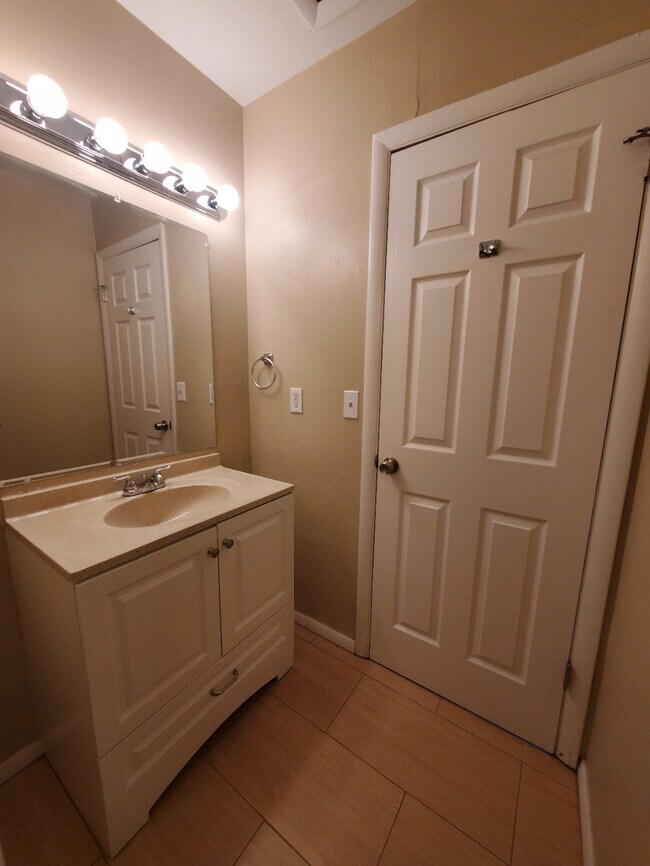 Photo - 2775 2855 W